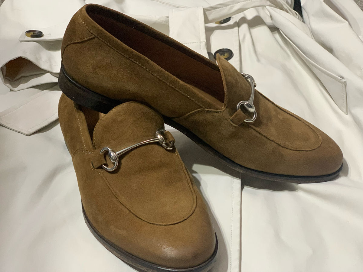 Девочки продам обувь размер37-38 и 40-41