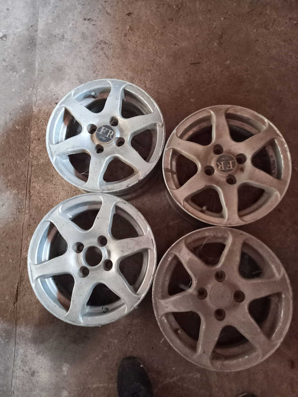R13