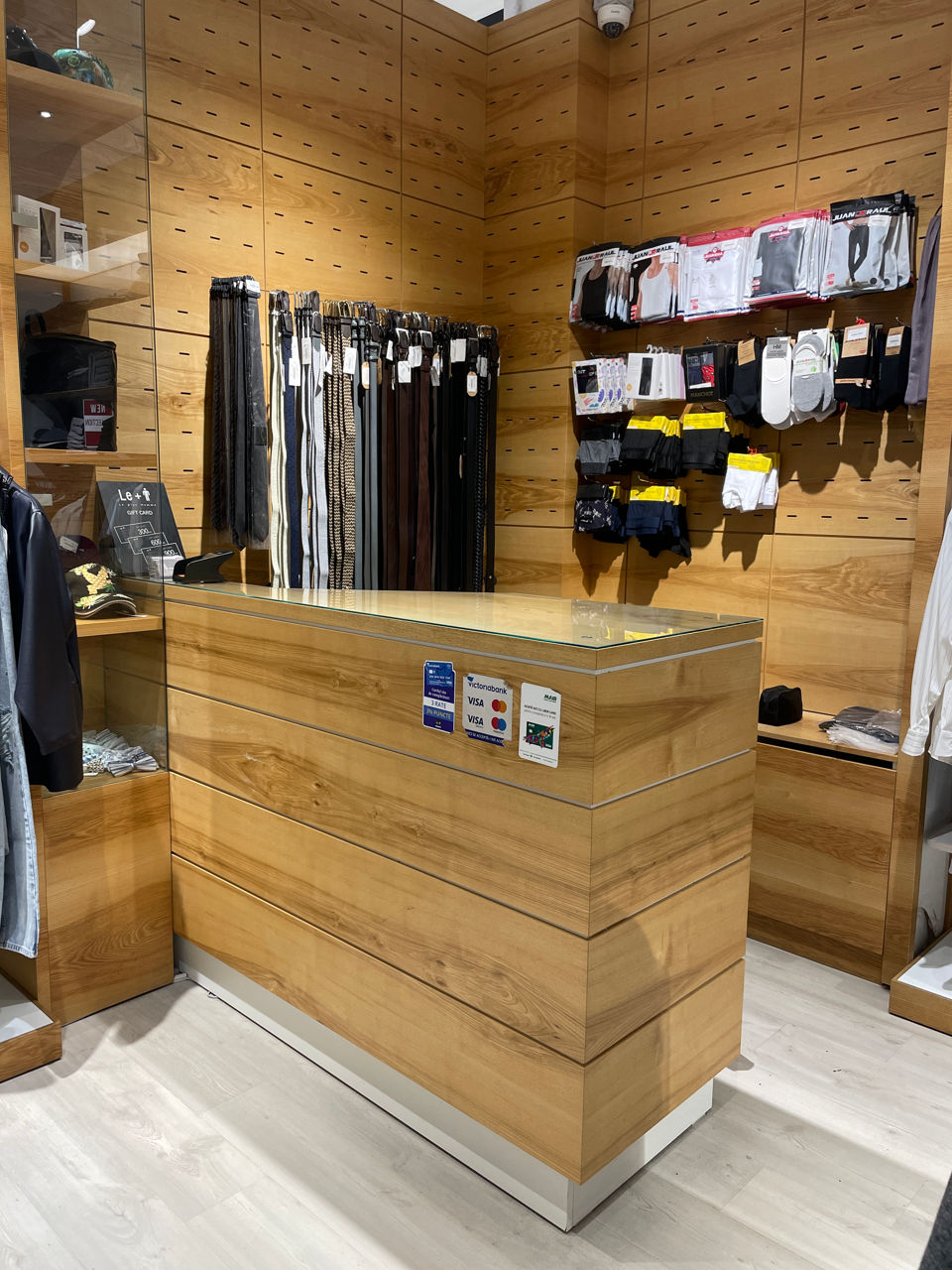 Se vinde magazin de haine in cc. Zity Mall фото 4