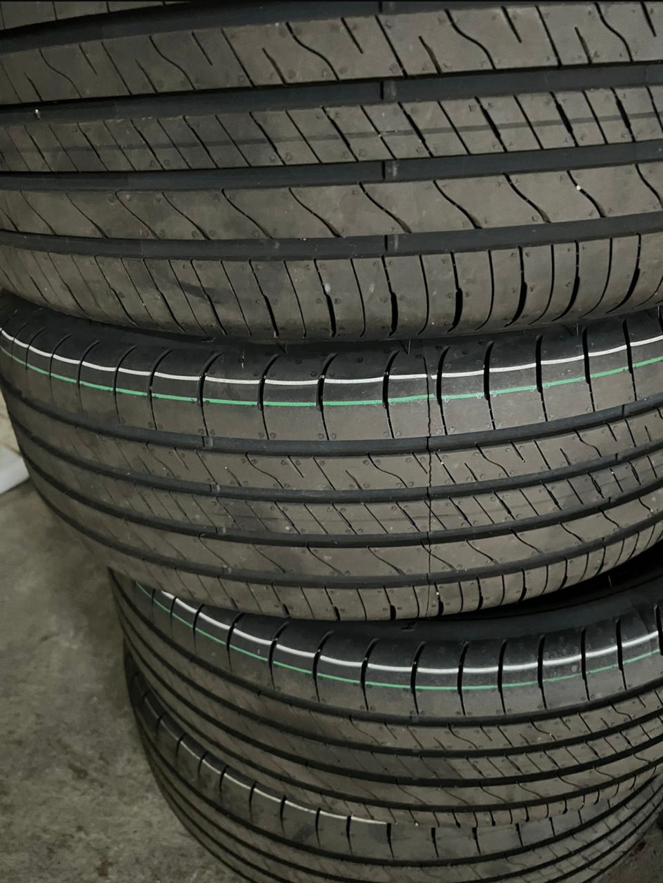 215/60 R17 GoodYear Noi 2024 foto 0