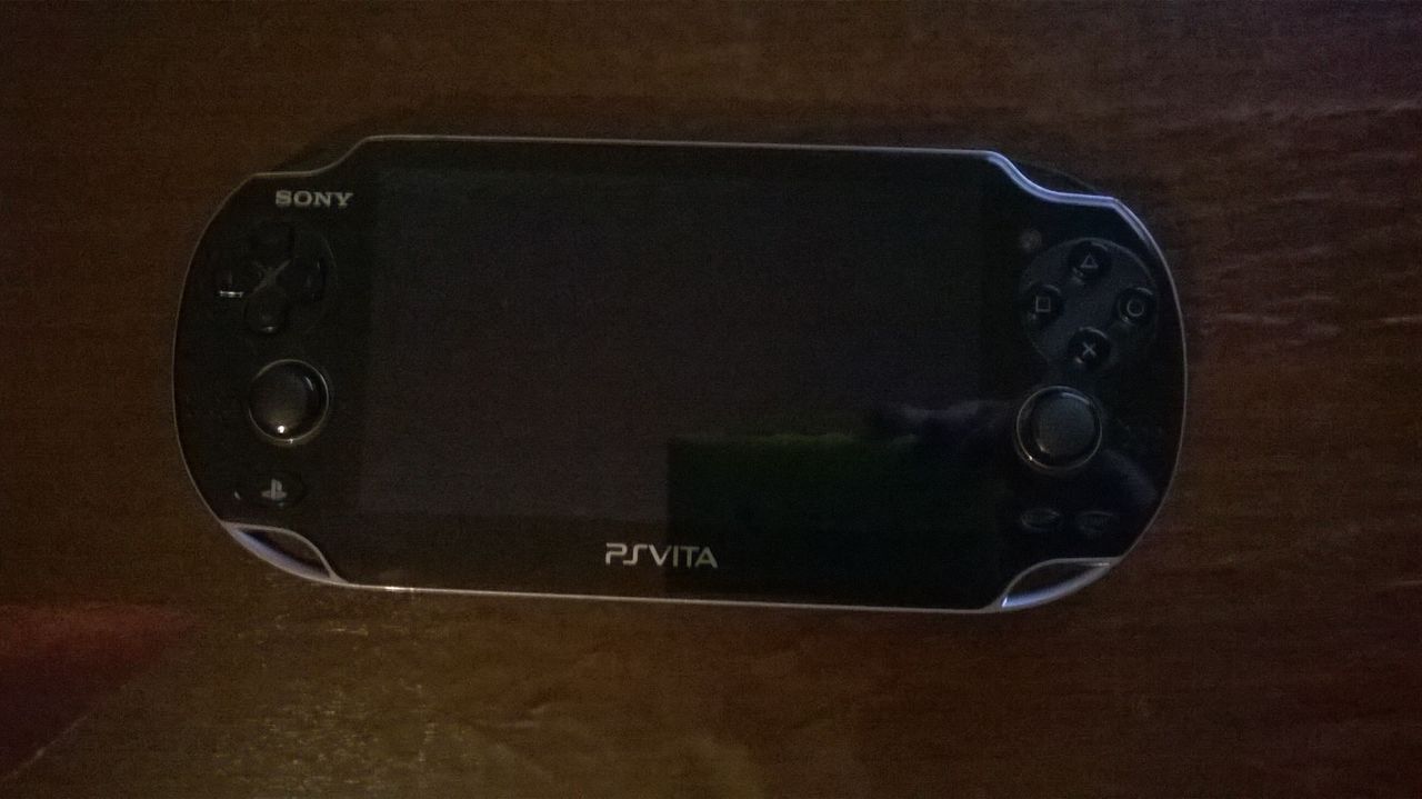 Sony PlayStation Vita + 3 игры в подарок и карта памяти на 32gb