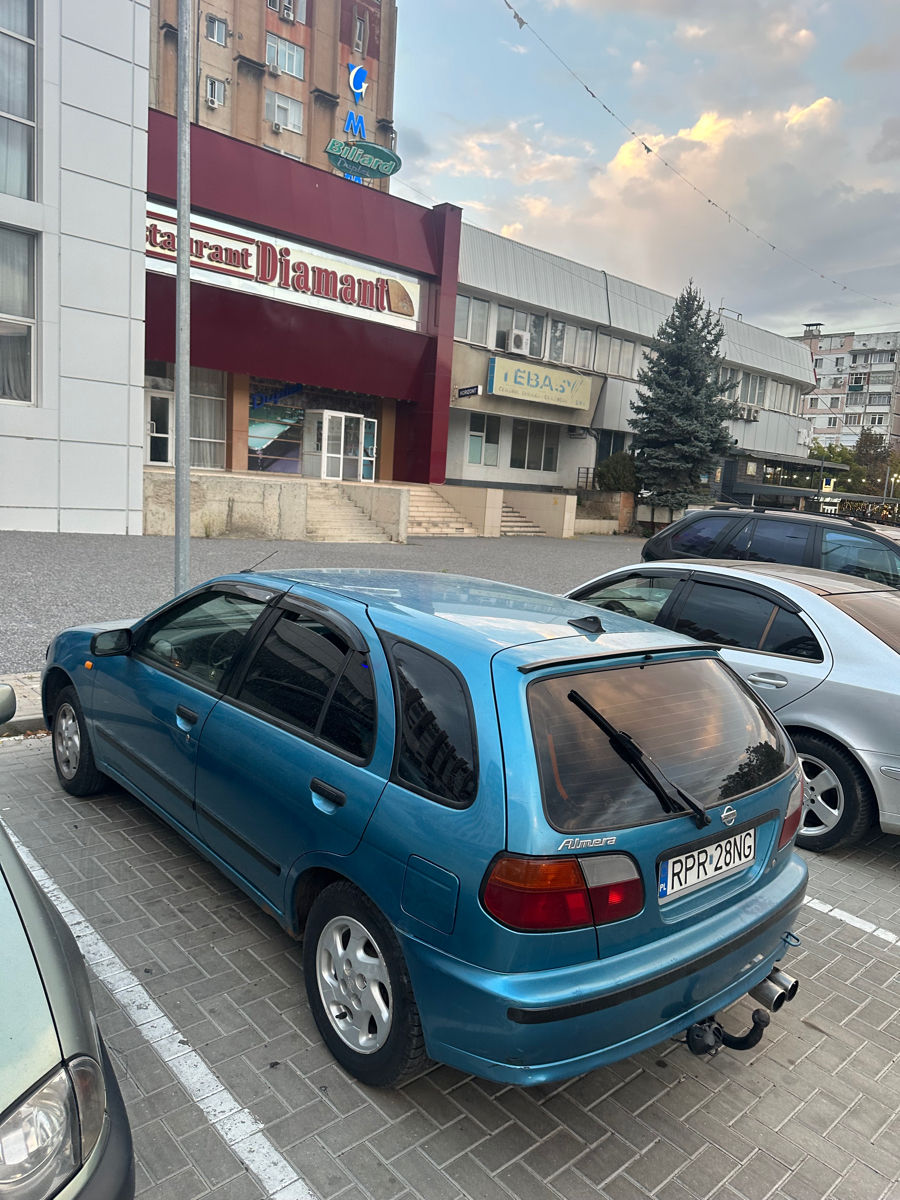 Nissan Almera foto 1