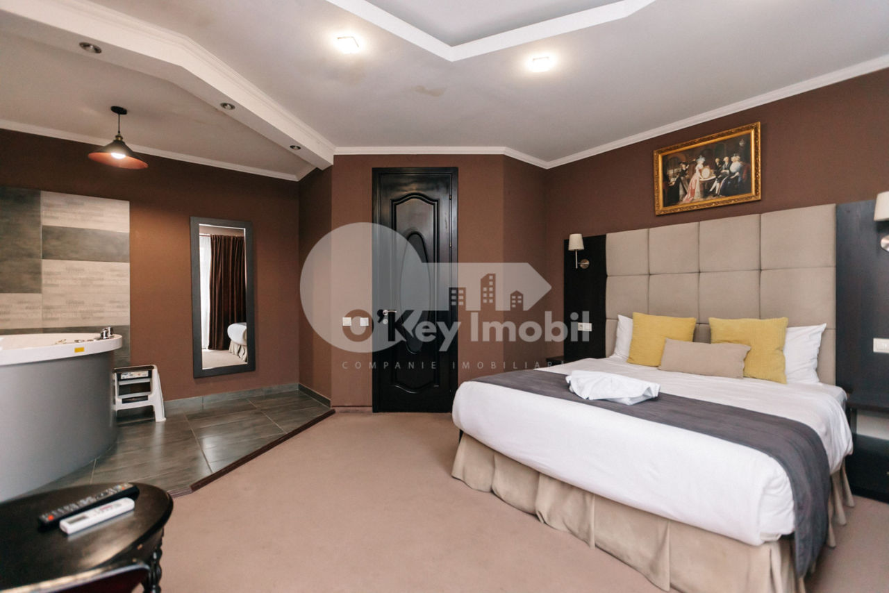 Chirie! Hotel, centru orașului, 800 mp, teren de 12 ari, 7 500 € foto 3