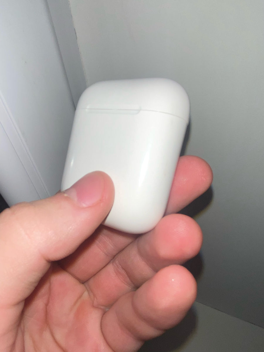 Airpods series 1(оригинальные). срочная продажа.