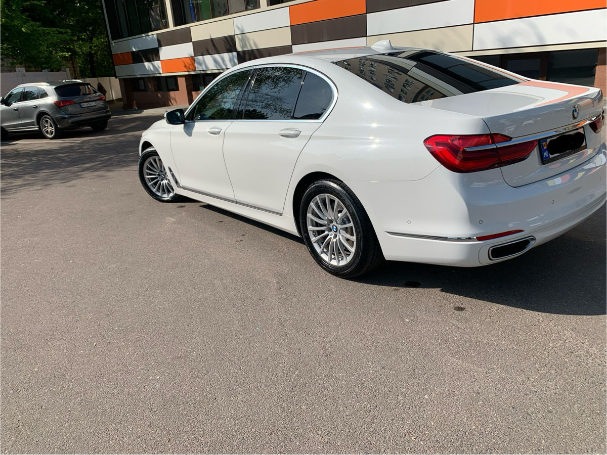 BMW 7 Series фото 6