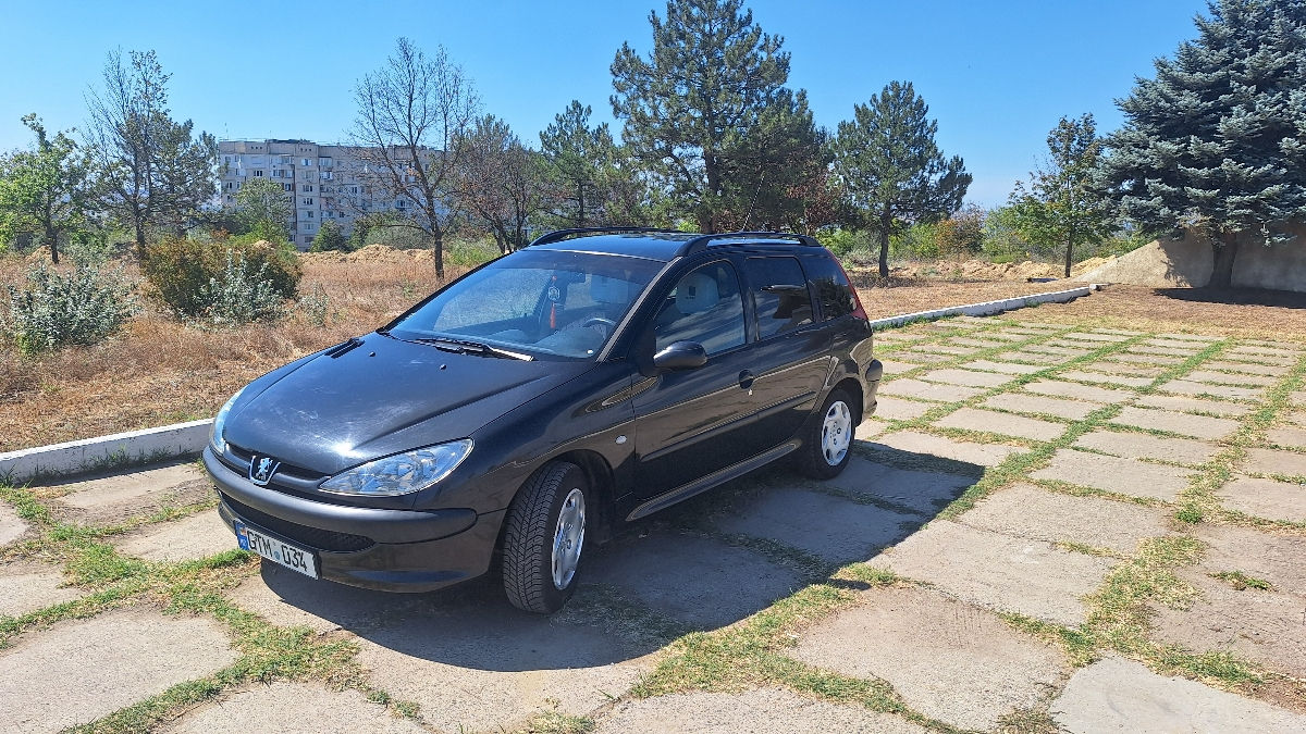 Peugeot 206 an. 2004 cu rulaj 246000 km, Diesel, 2350