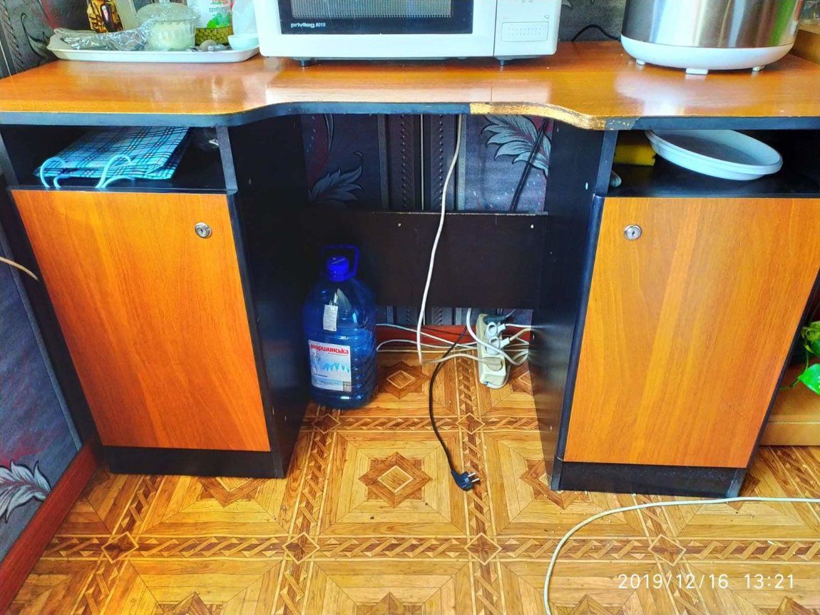 Распродажа столов в хорошем состоянии