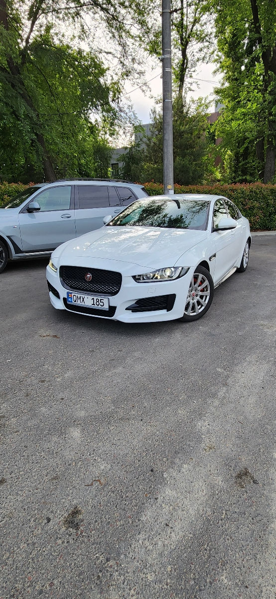 Jaguar XE фото 7
