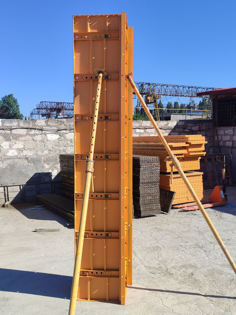 Chirie de cofraje foto 0