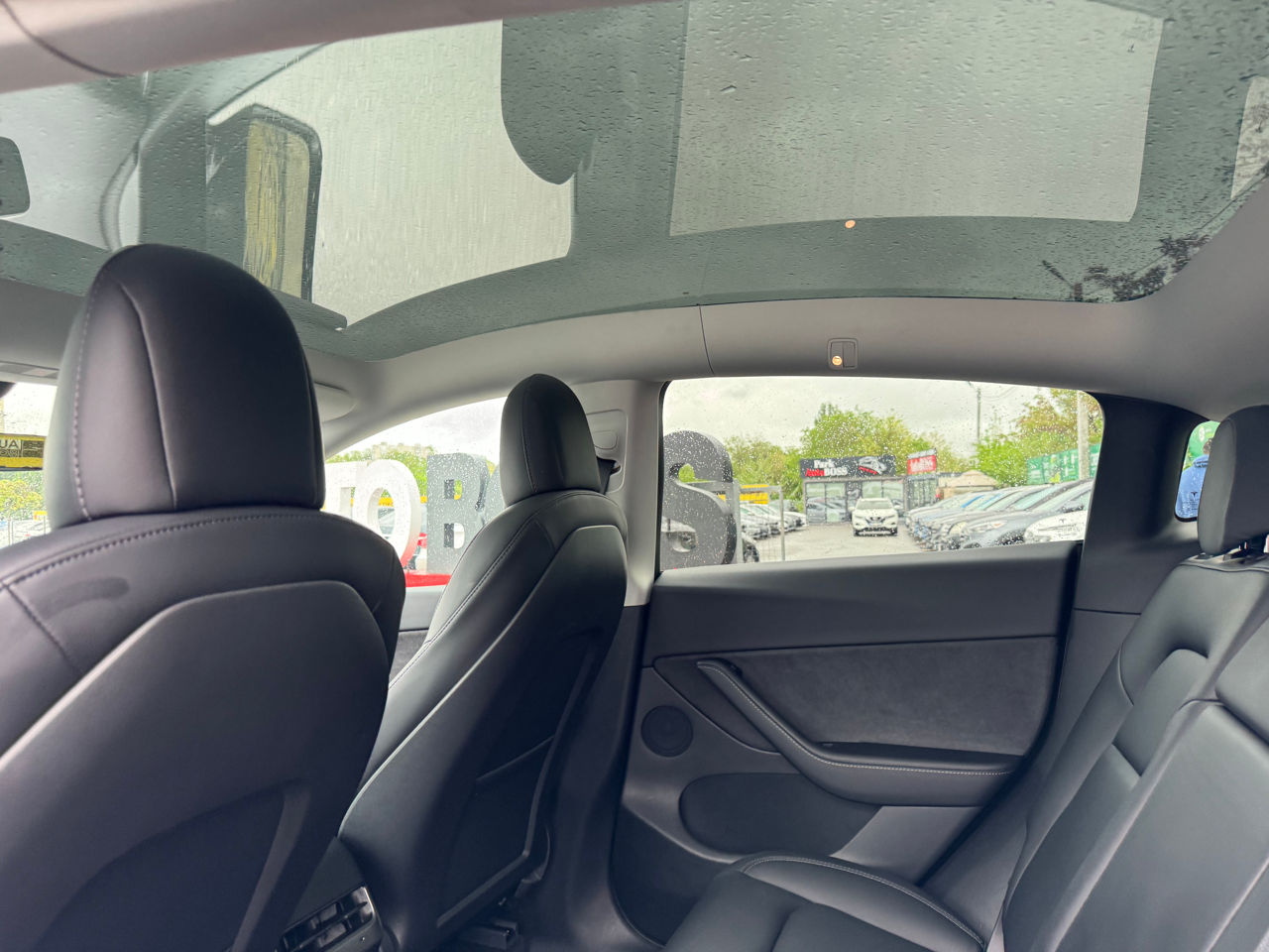 Tesla Model Y foto 10