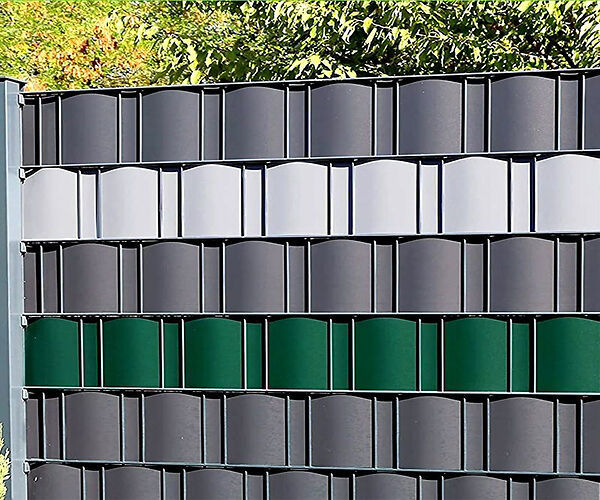 Bandă de plastic pentru gard. foto 0