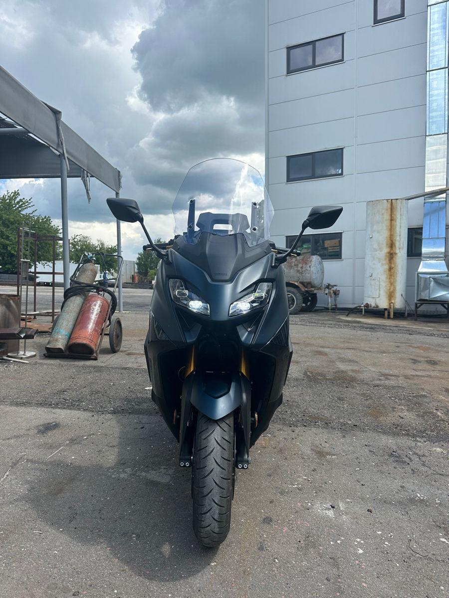 Yamaha Tmax 560 Tech Max 
Quad lock 
BCD
Top case 35L in culoare original 
Tara de origine Germania , MUNICH  foto 0