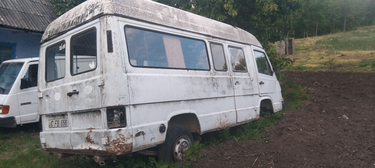 Mercedes D100 фото 4