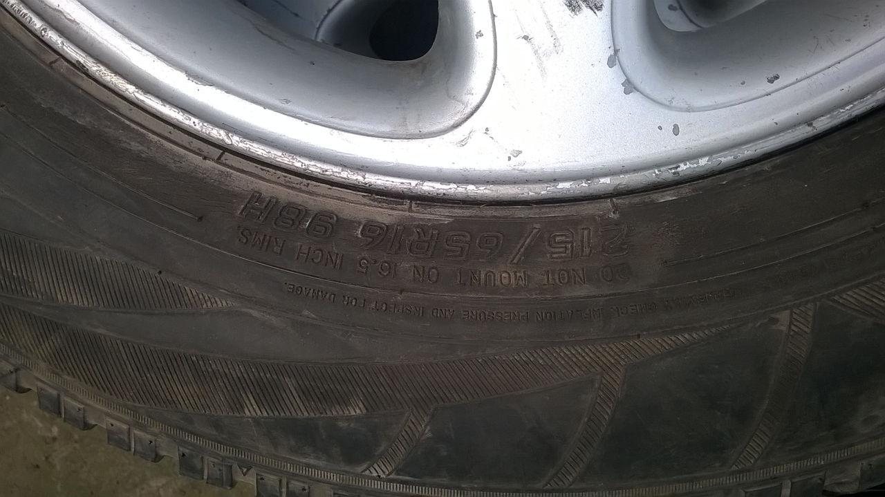 215 - 65  R 16  foto 3