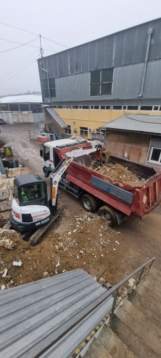 Bobcat excavator basculante gama de intrumente foto 9
