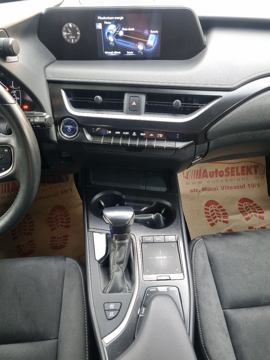 Lexus UX 2021 photo 13