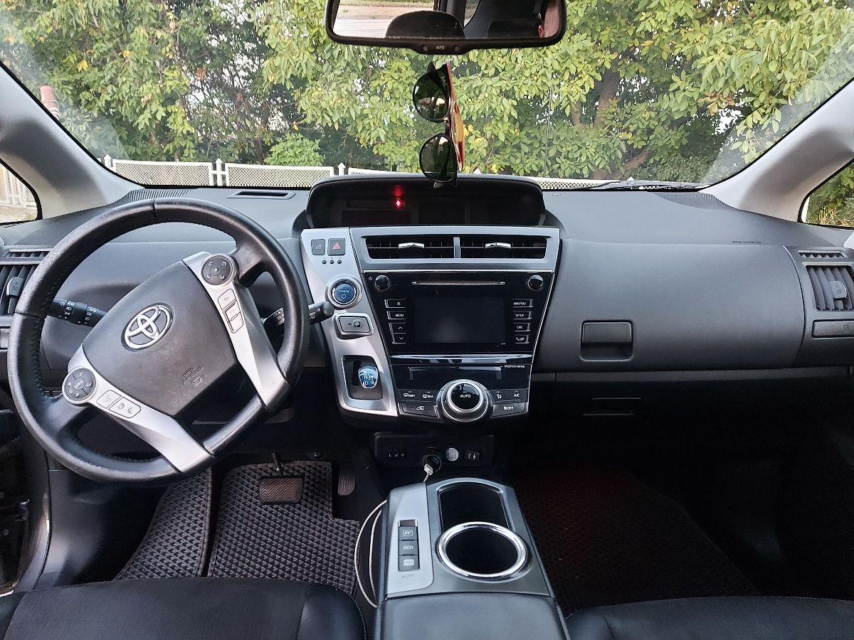 Toyota Prius + foto 9