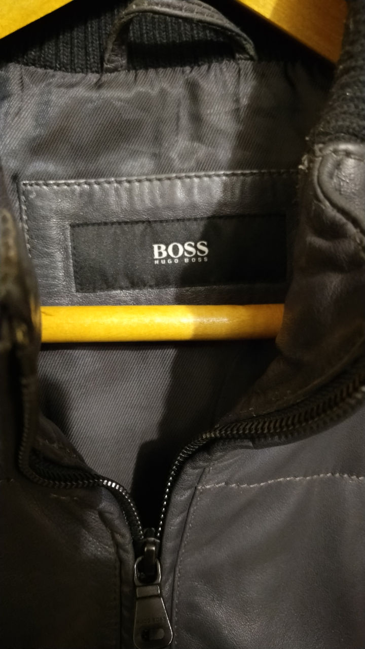Jachetă din piele Hugo Boss. foto 1