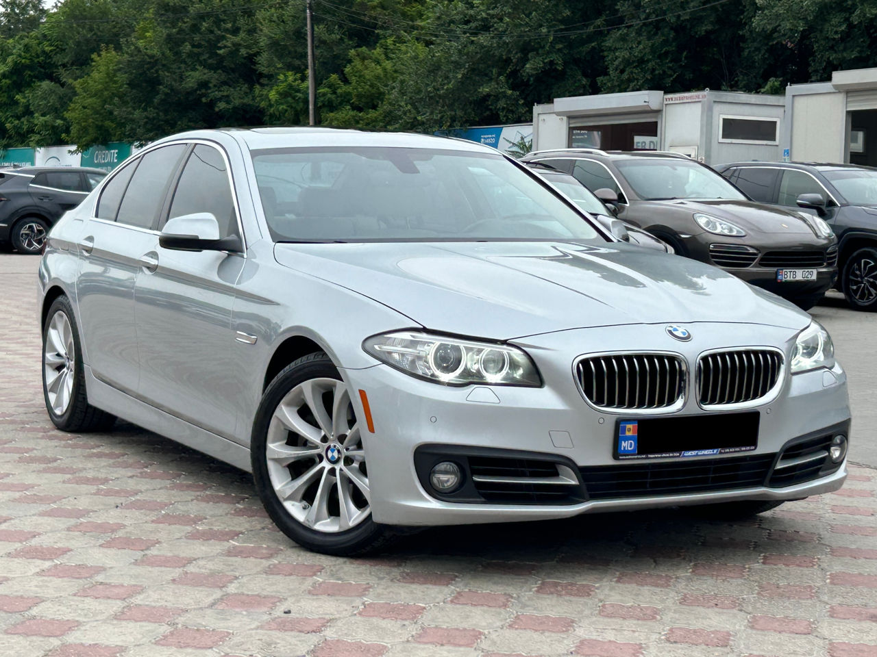 BMW 5 Series foto 4