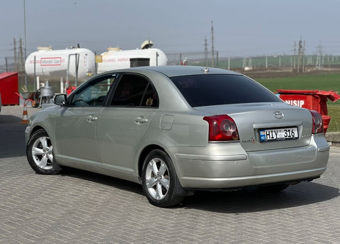 Toyota Avensis foto 6