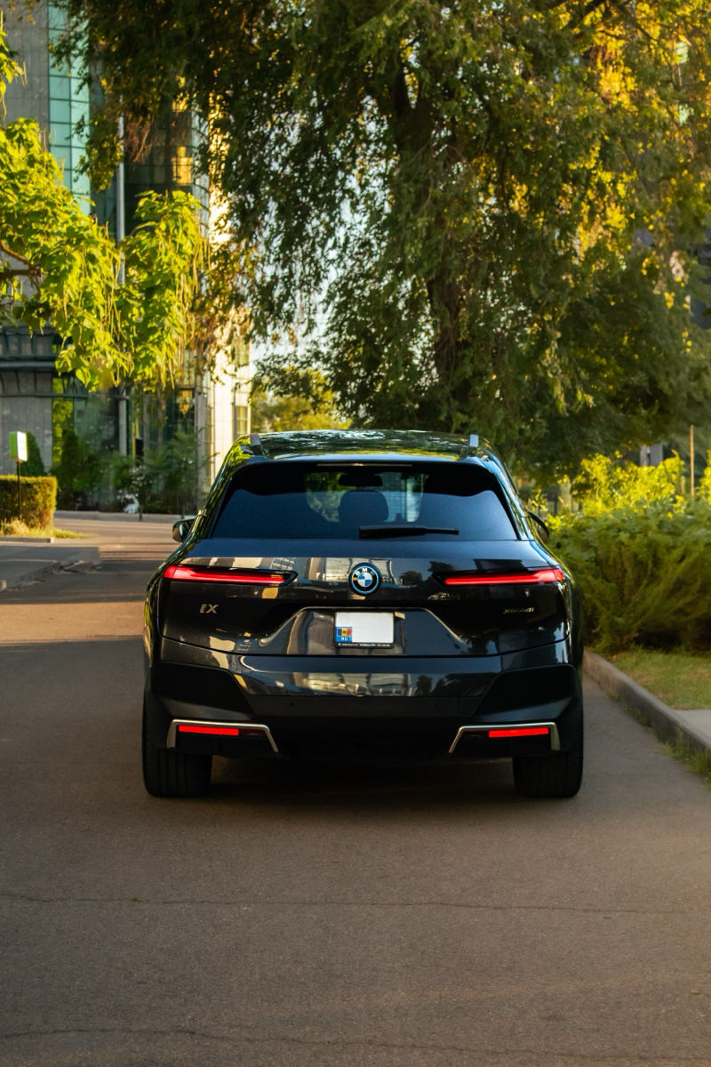 BMW iX фото 7