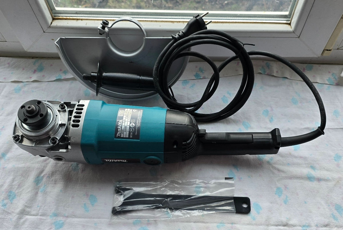 Makita 9069 ( polizor unghiular) фото 2