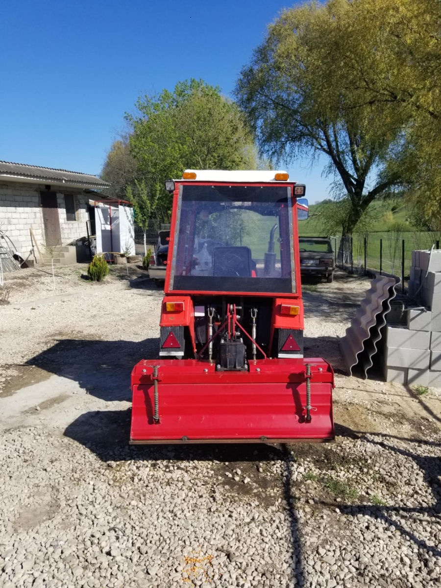 Tractor Zubr 25 c.p. foto 2