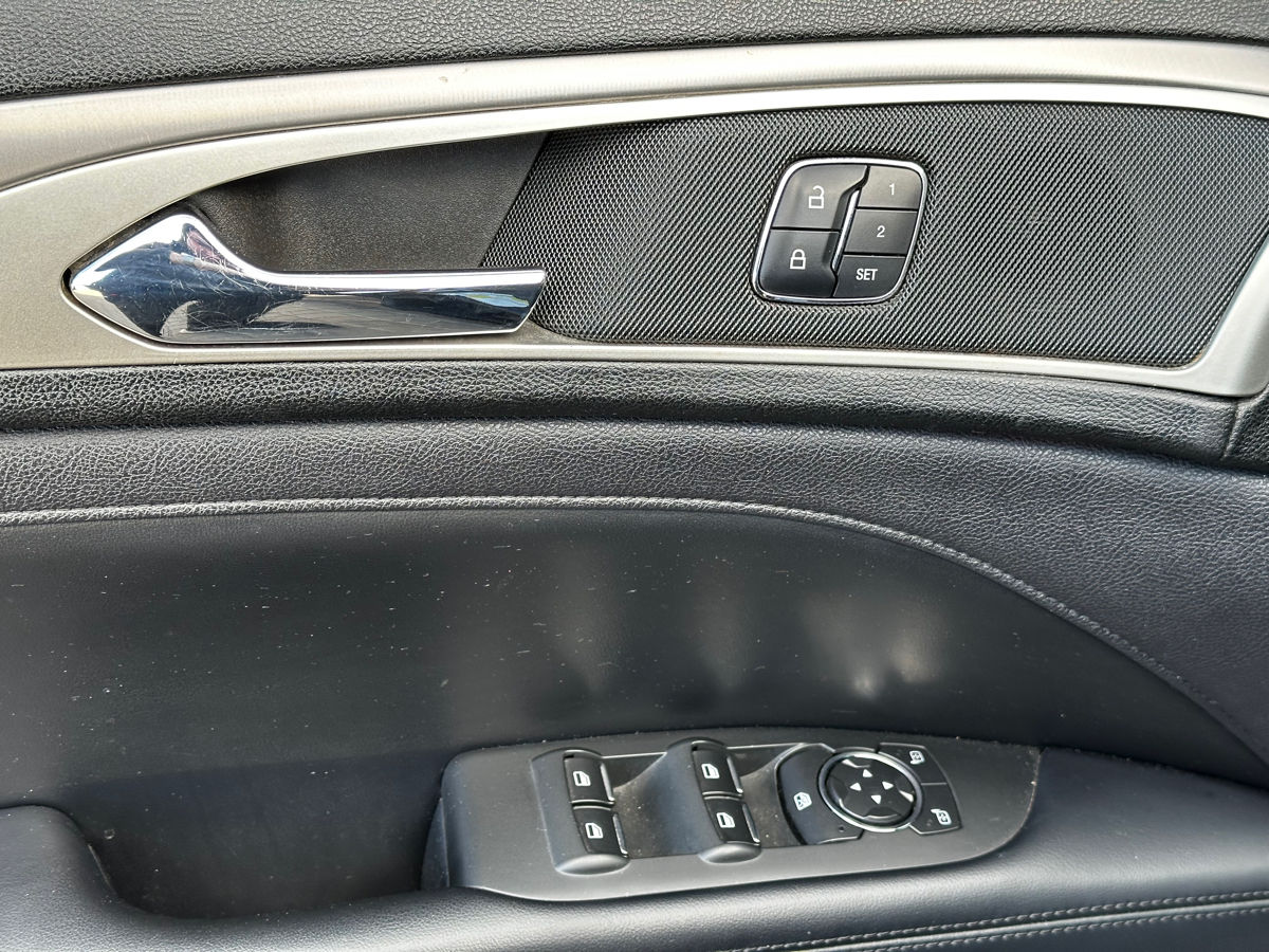 Lincoln MKZ foto 8