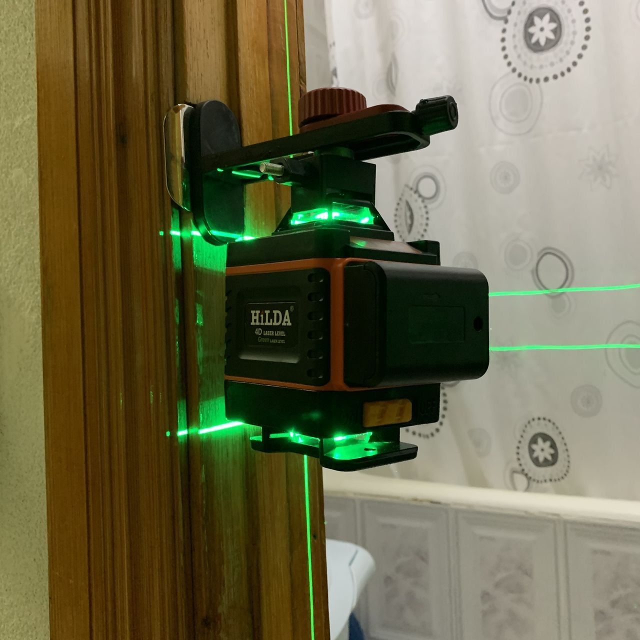 Laser HiLDA 4D 16 linii + 2 acumulatoare și magnet cu măsuță ...