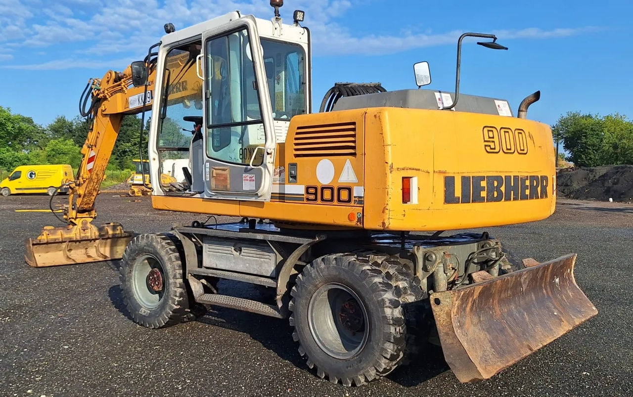 Колесный  экскаватор Liebherr A900B фото 2