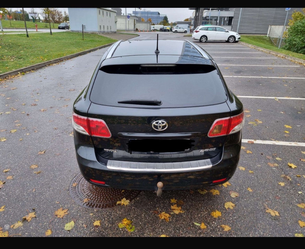 Запчасти Toyota Avensis foto 1