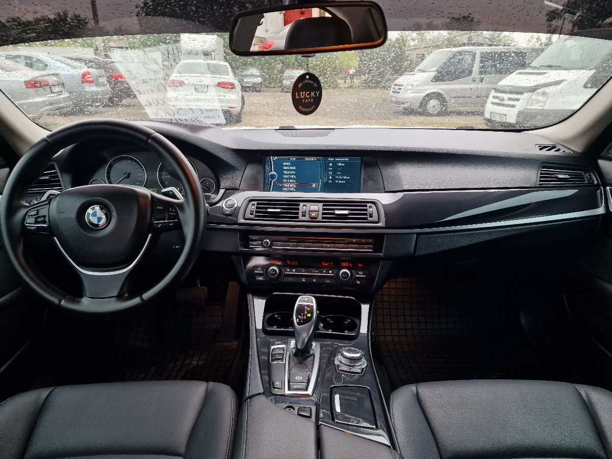 BMW 5 Series foto 8