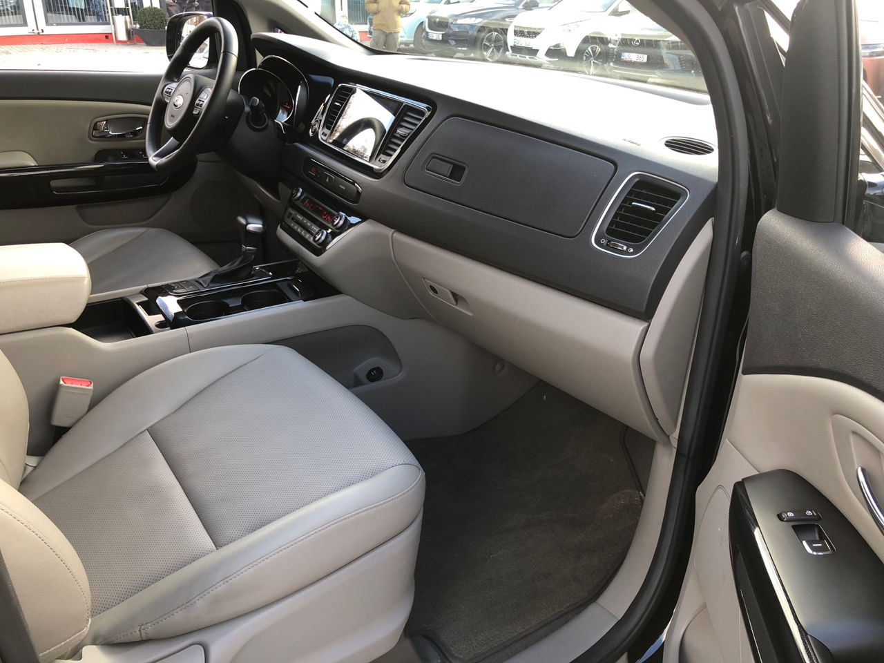 KIA Carnival foto 12