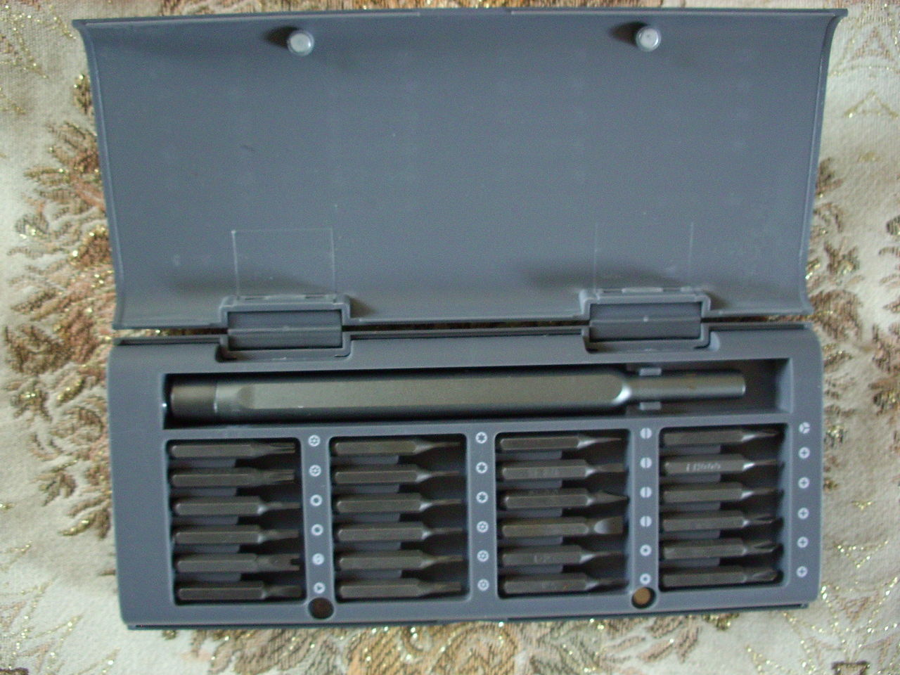 Отвертки к любому телефону компьютеру аудио-видео Термоскотч