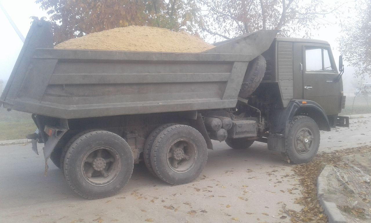Servicii bobcat escavator auto basculante evacuarea gunoi materiale la comanda. foto 1