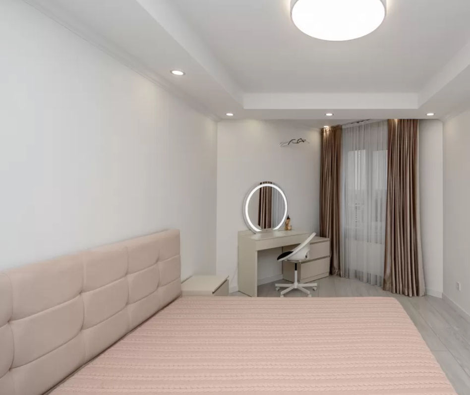 Apartament cu 3 camere, 113 m², Centru, Chișinău foto 2