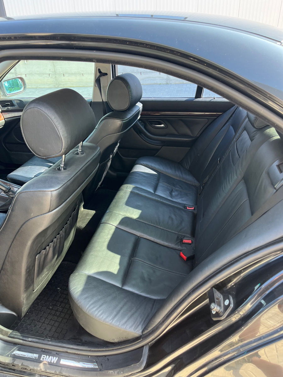 BMW 5 Series фото 5