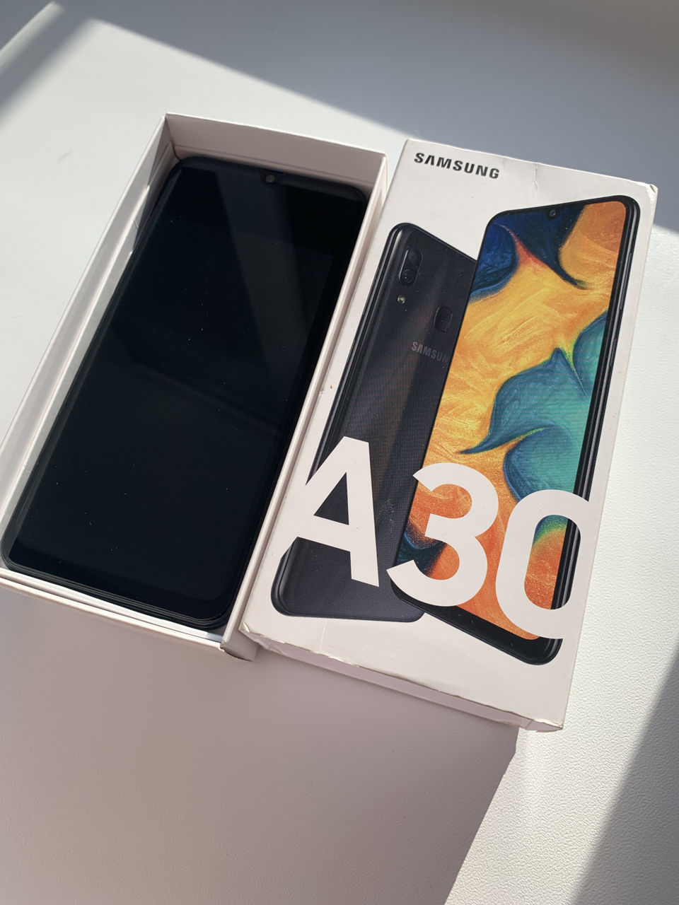 Samsung Galaxy A30 фото 1.