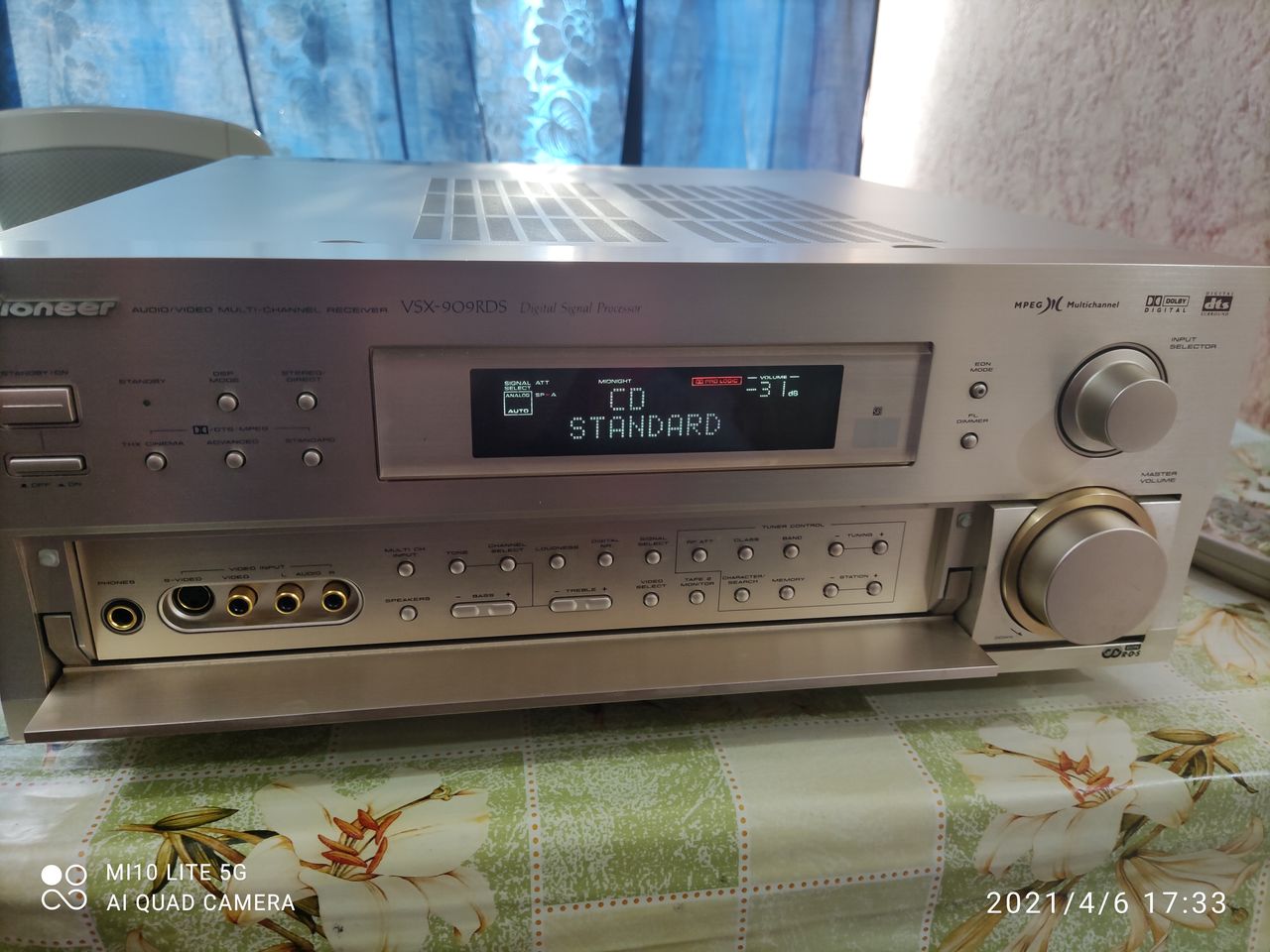 Высококлассный AV-ресивер со встроенными декодерами Dolby Digital, DTS ...
