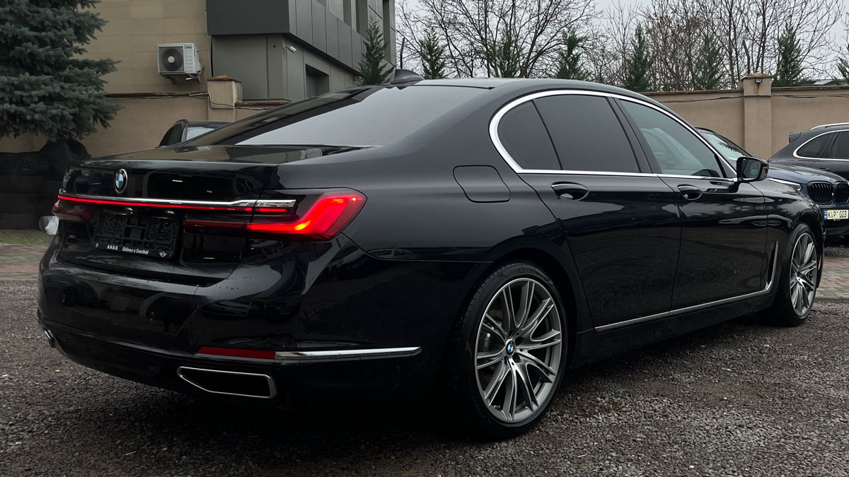 BMW 7 Series foto 3