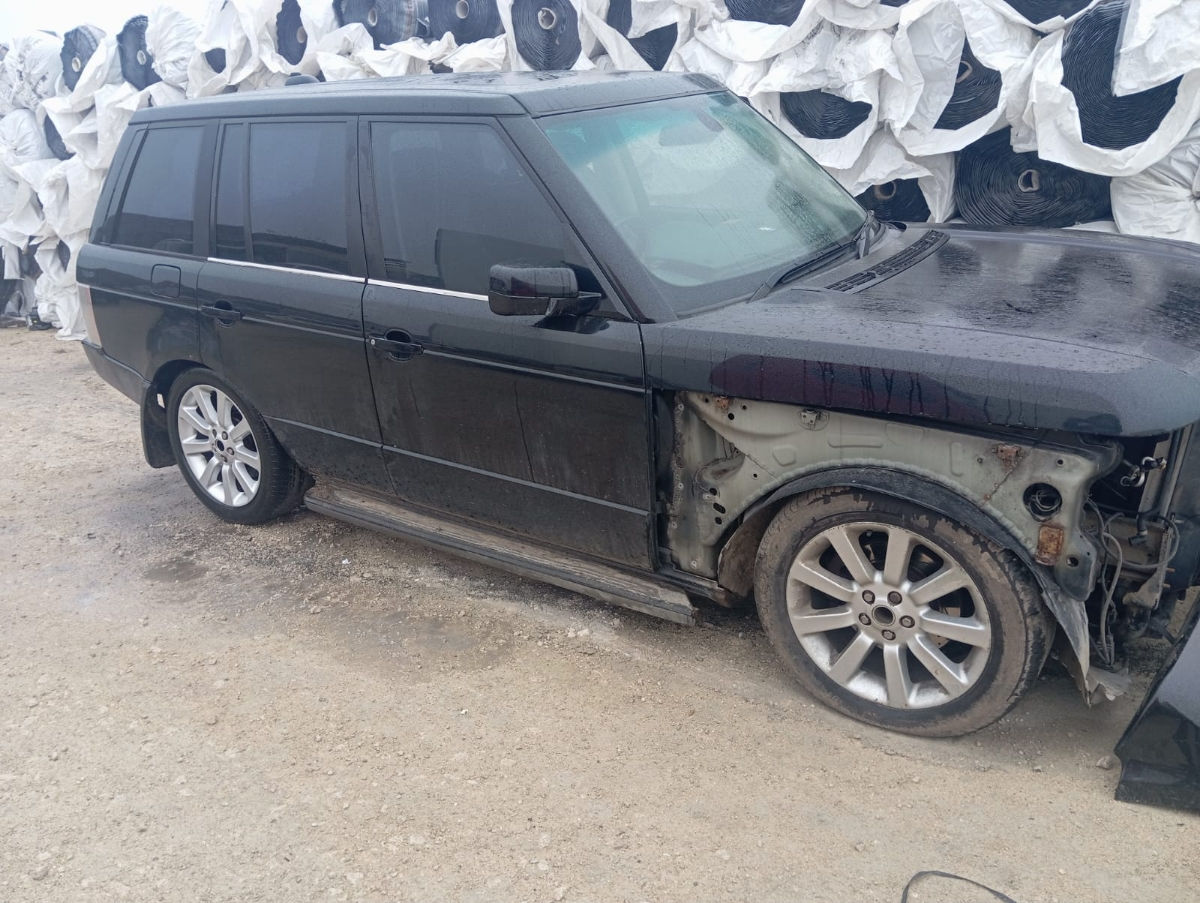 Land Rover Range Rover 2006 г. с пробегом 225000 км, Дизель, 1500 €