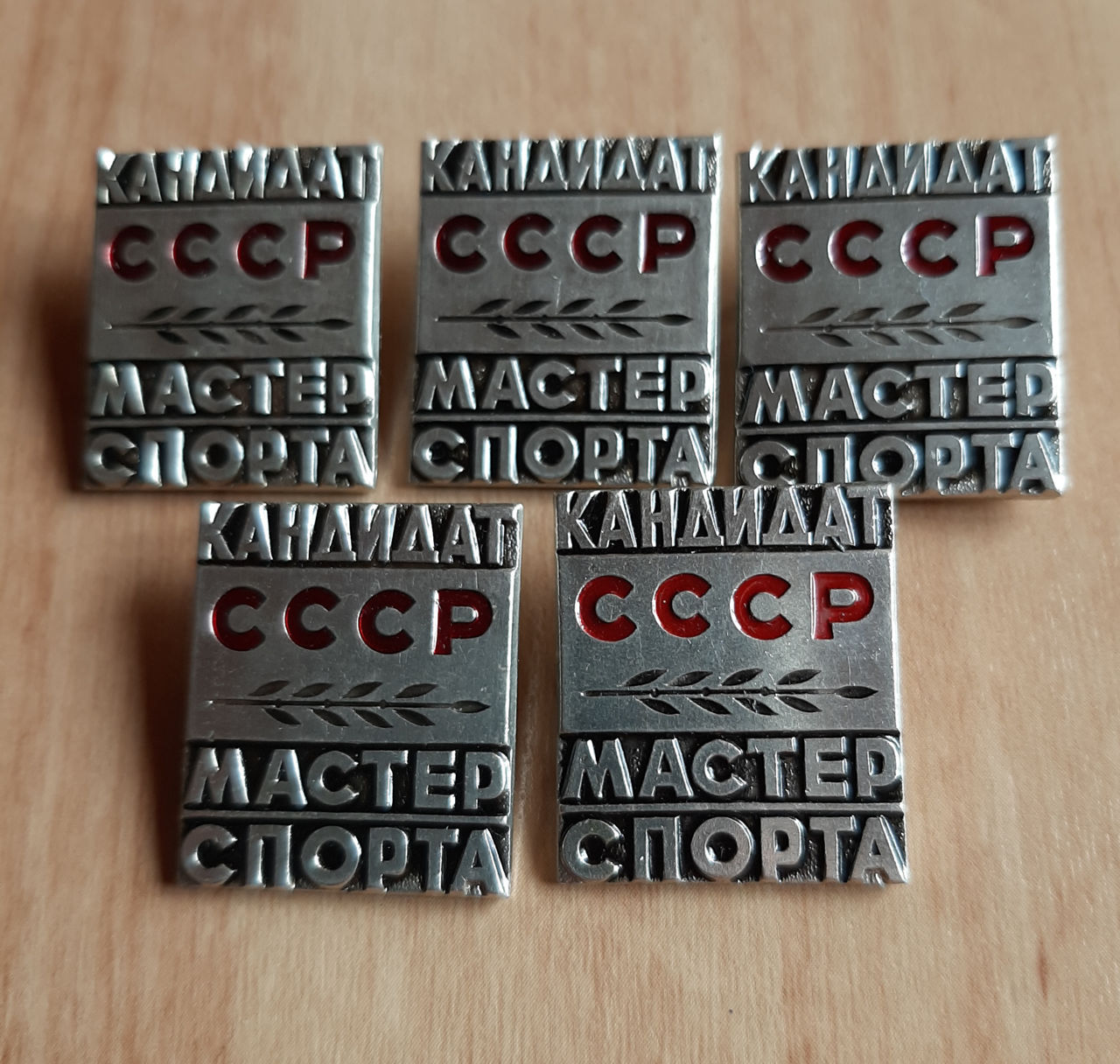 Продам значки,разные,воинские и спортивные foto 6