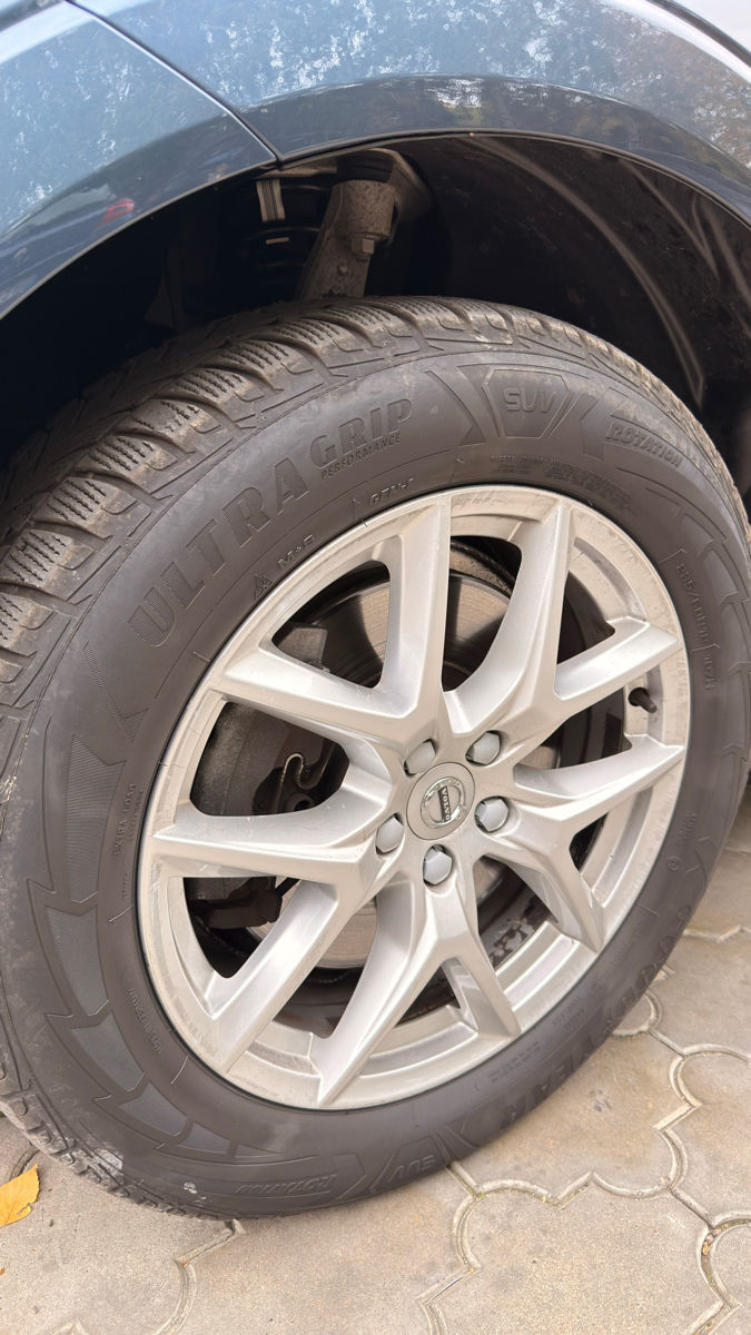 Продаю оригинальные диски Volvo R18 с зимними шинами 235/60 R18!