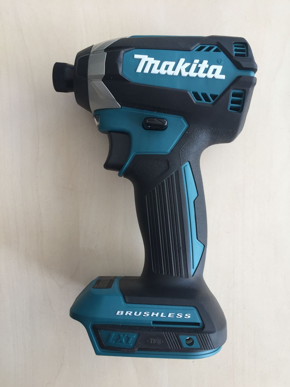  шуруповерт Makita безщеточный