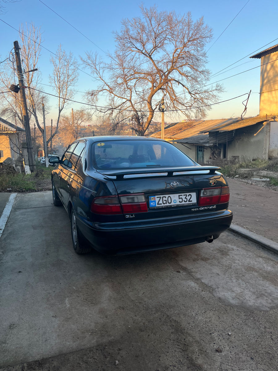 Toyota Carina foto 4