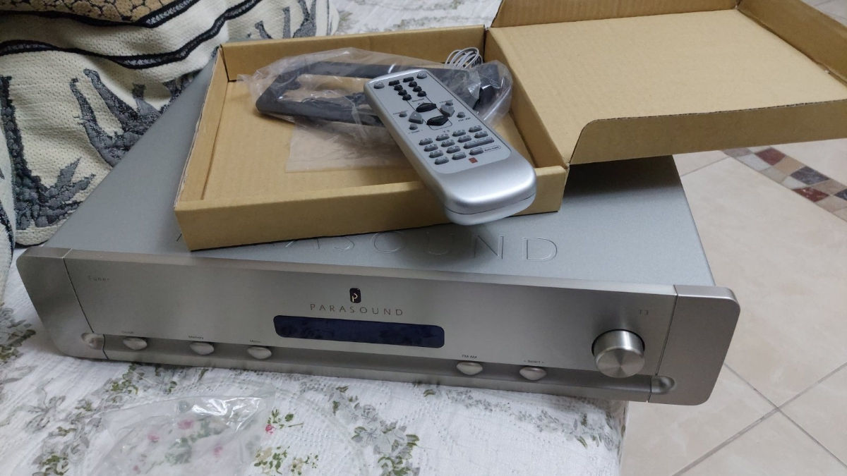 Parasound Halo D3 player , Halo T3 tuner , Halo P3 pre amplifier . фото 2