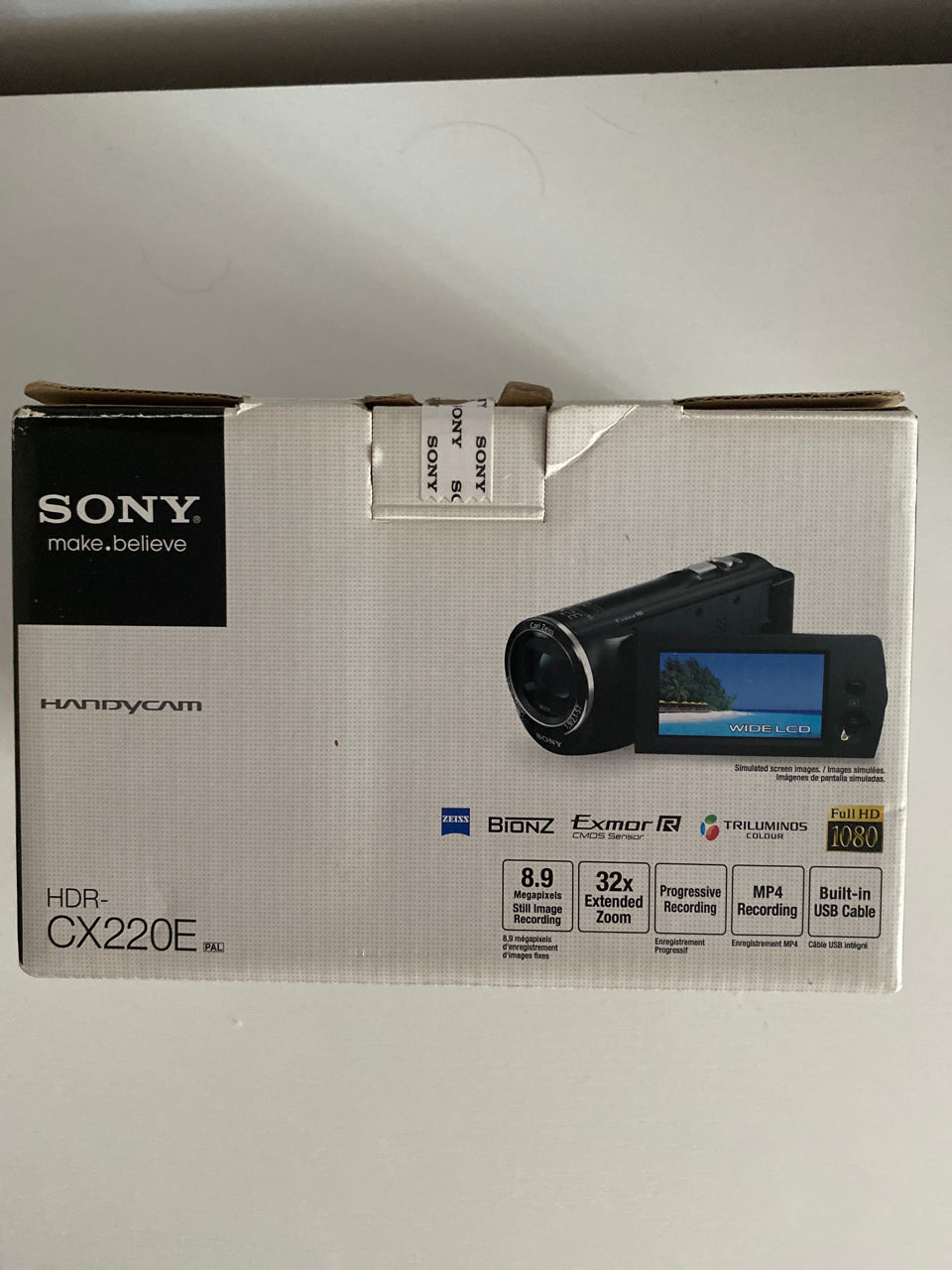 Новая  Full HD Sony HDR-cx220. Снимает Full HD progressive 50p. foto 1