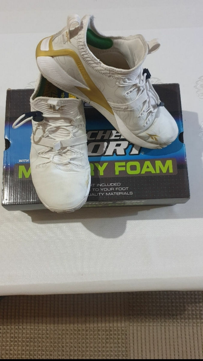 Vind incalțaminte sport  Adidas din piele naturală marimea 42 stare foarte bună. Reebok marimea 42. foto 3