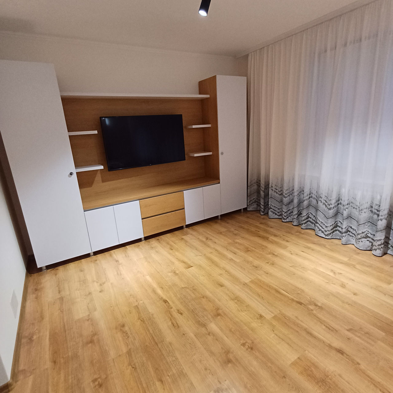 Apartament cu 2 camere, 81 m², Buiucani, Chișinău foto 3