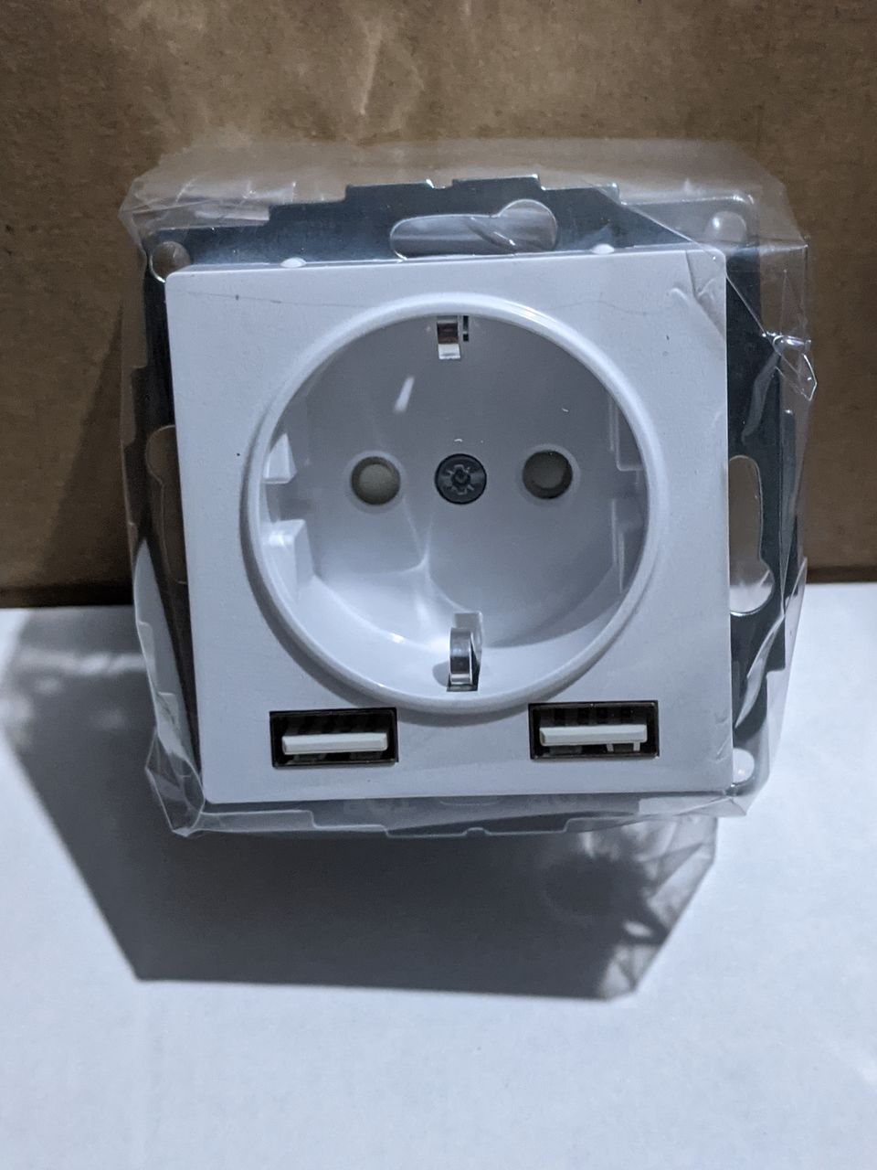 Furnitura Electrică de la Schneider Electric , Legrand și ABB foto 0